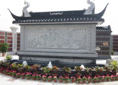 《妙手回春》浮雕墙：医术传承与工艺匠心的立体诠释