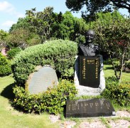 黎焕颐纪念碑：诗魂永驻，岁月铭记