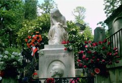 墓园雕塑：镌刻永恒的静默诗篇