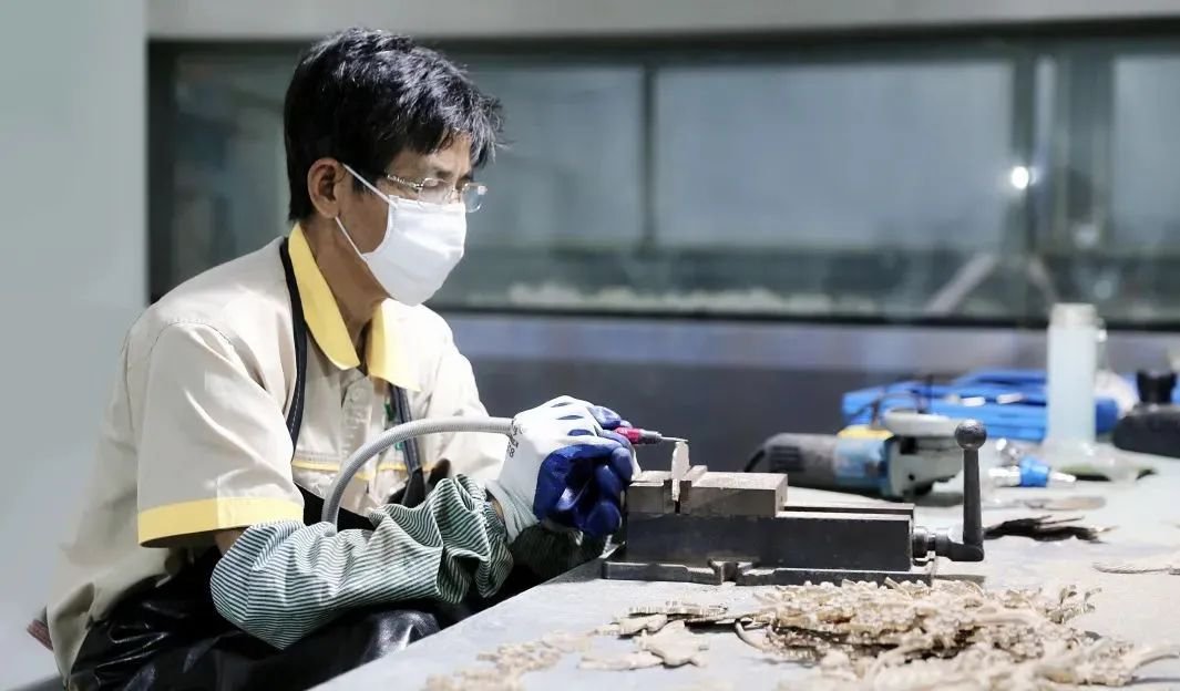 铜艺不朽：殡葬中的永恒与新生